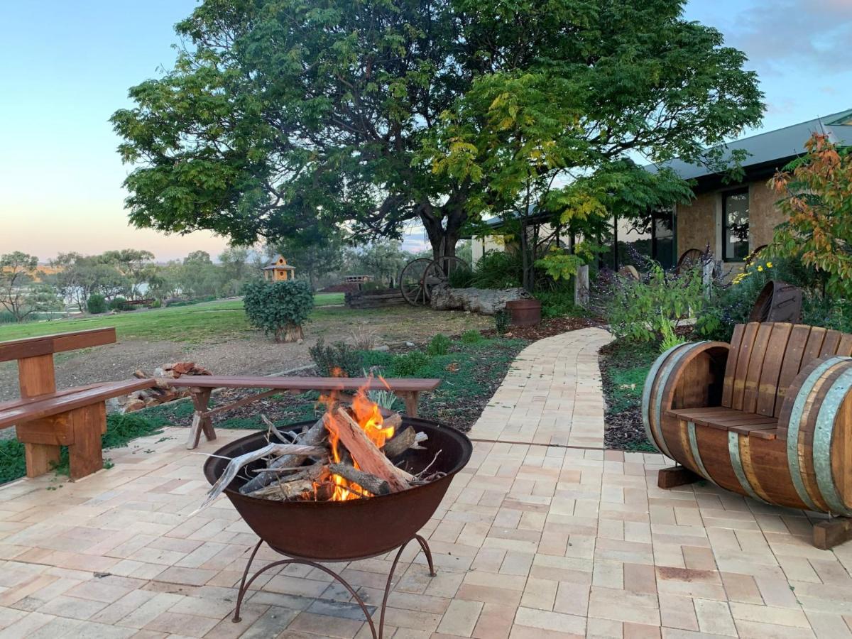 Lake Bywater Cottage Walker Flat ภายนอก รูปภาพ