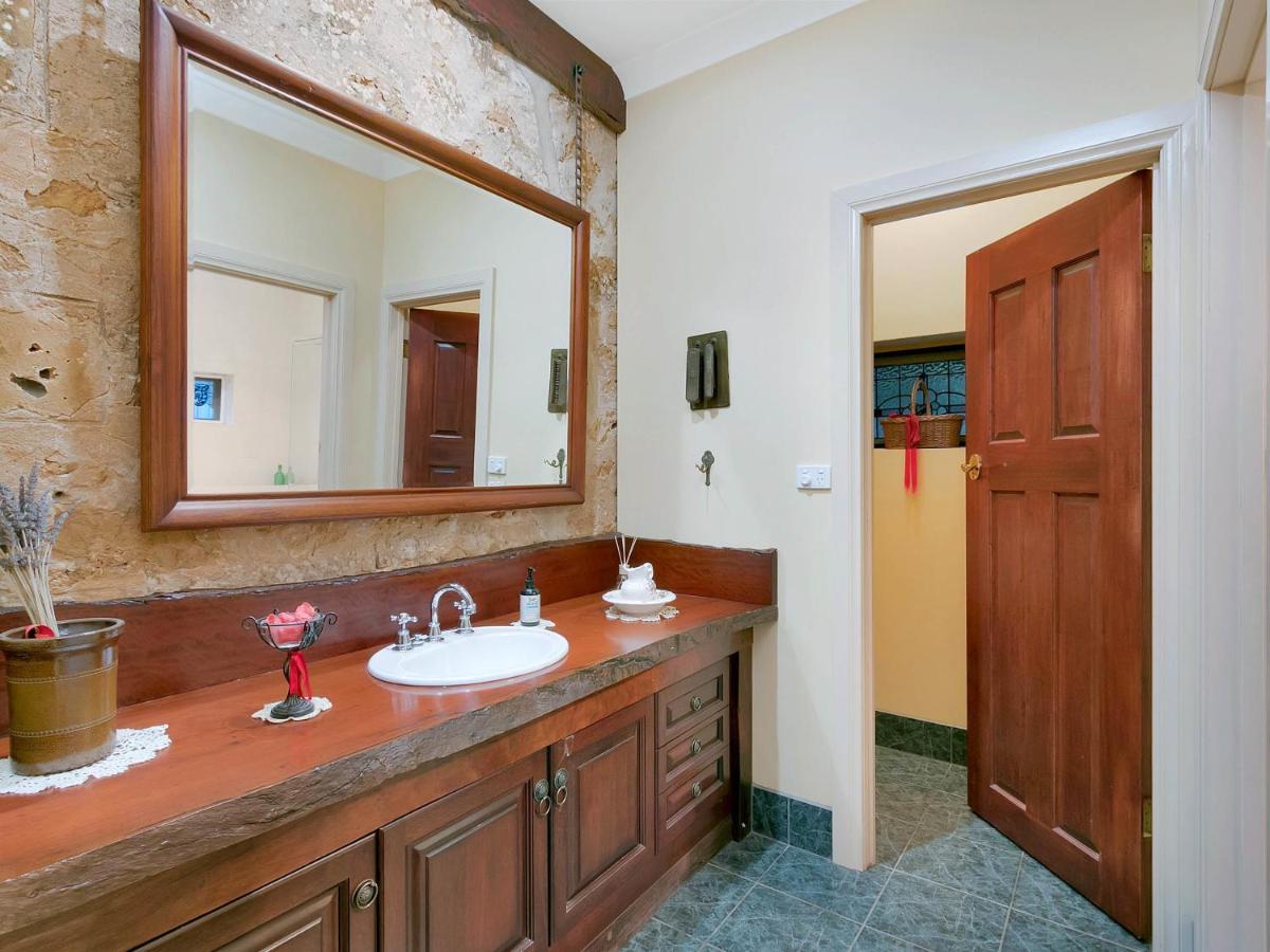 Lake Bywater Cottage Walker Flat ภายนอก รูปภาพ