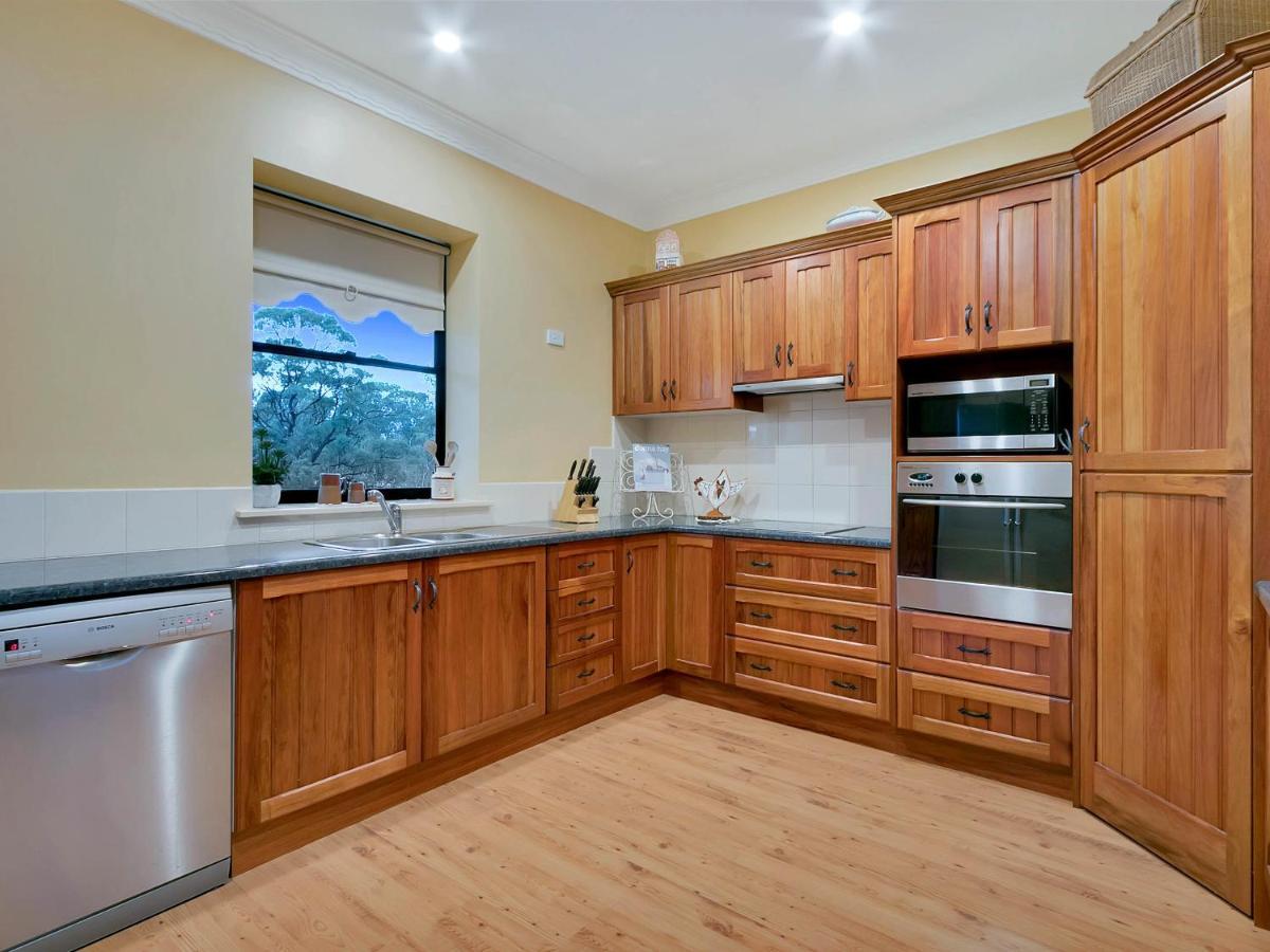 Lake Bywater Cottage Walker Flat ภายนอก รูปภาพ