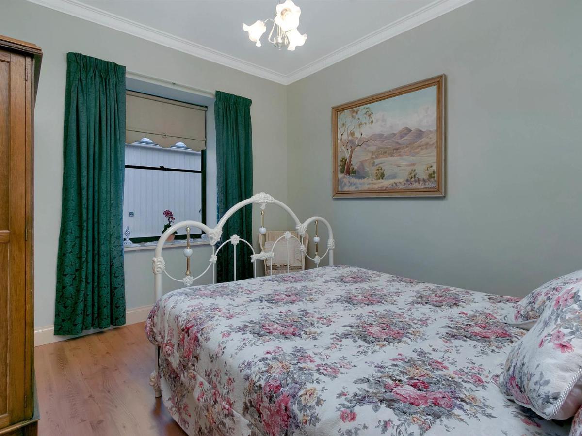 Lake Bywater Cottage Walker Flat ภายนอก รูปภาพ